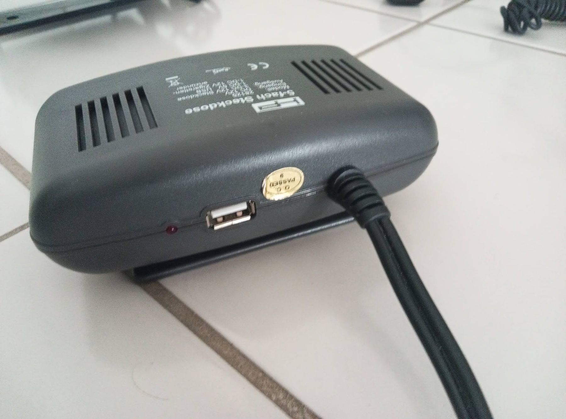 Lecteurs & Adaptateurs: Auto MULTI- steckdose 12 V DC – D'occasion à Bienne par Daniel_Schader 1