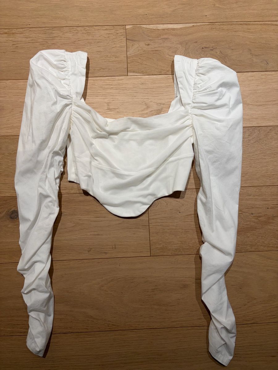 Top: Crop top white – Nuovo (secondo la descrizione) da Zürich venduto da Moremoneymoney 1