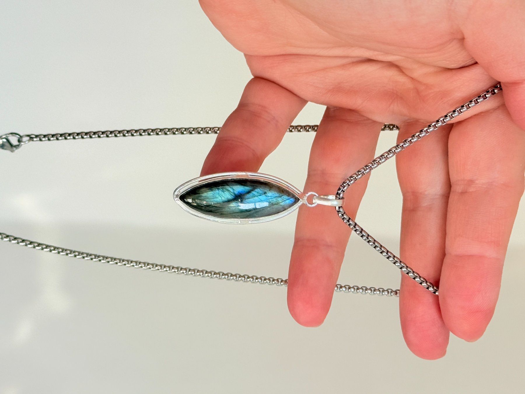 Catenine: Collier Labradorite neuf - Pierre de lune rare – Nuovo e nell'imballaggio originale da Genève venduto da AGBERG 3