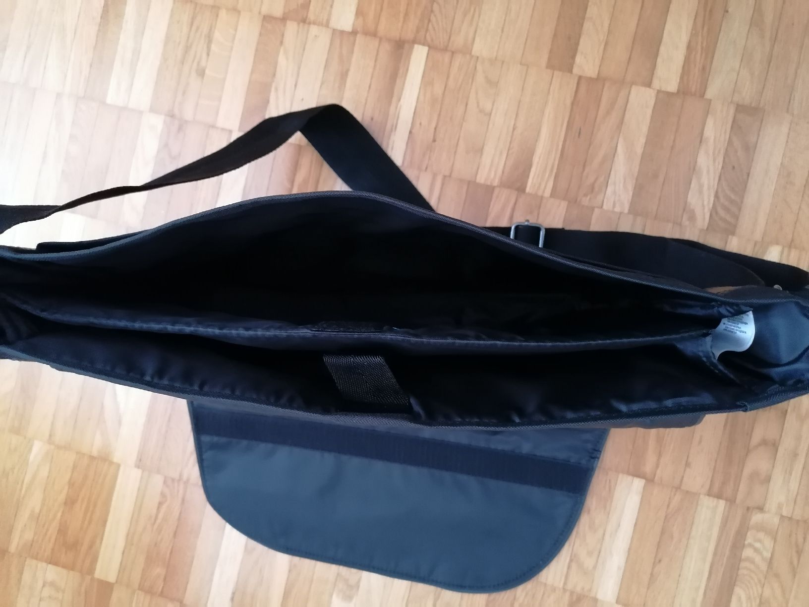 Adidas Borse: Umhängetasche Adidas – Nuovo (secondo la descrizione) da Pfäffikon ZH venduto da xxmopsxx