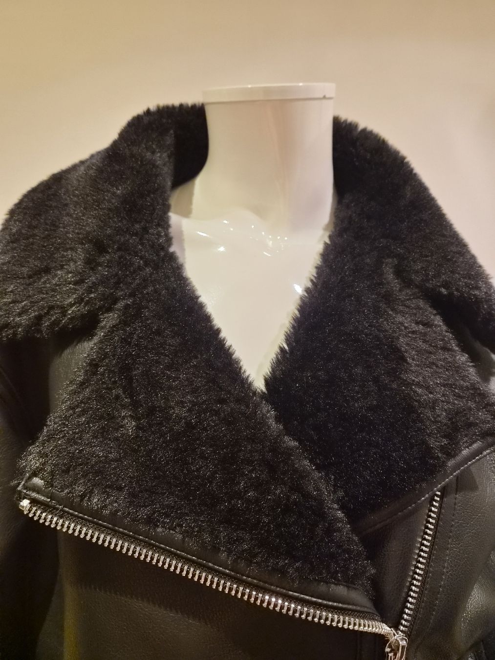 Mango Vestes: Mango bomber hiver – Neuf (Voir description) à Genève par ana_z8yn 3
