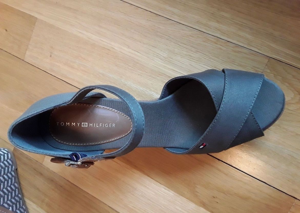 Tommy Hilfiger Scarpe da donna: Tommy hilfiger sandalen gr.39 – Usato da Schöfflisdorf venduto da Bling_it_on 3