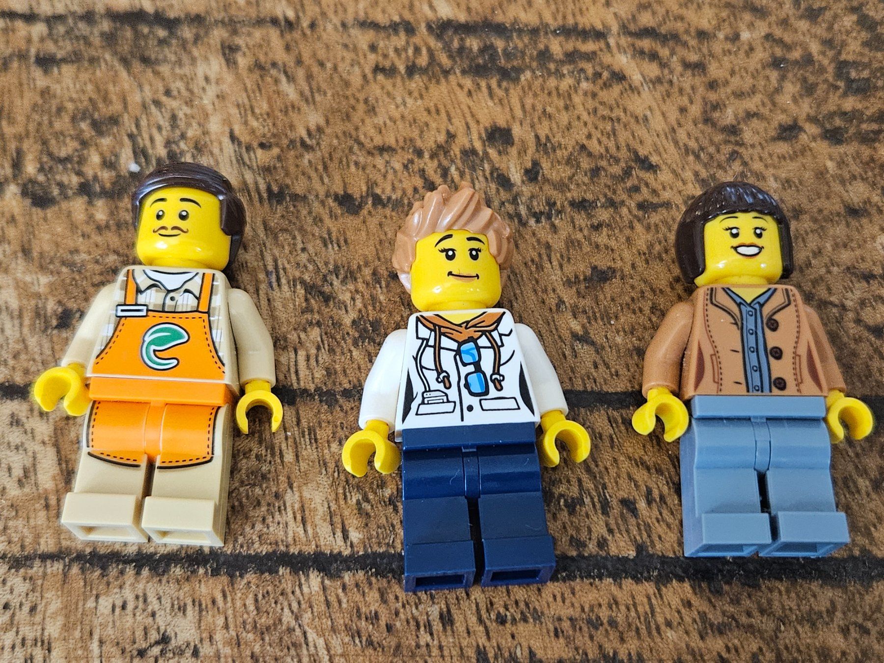 Lego Kit di costruzioni: lego lot de 3 figurines – Usato da Confignon venduto da Ecrofigs