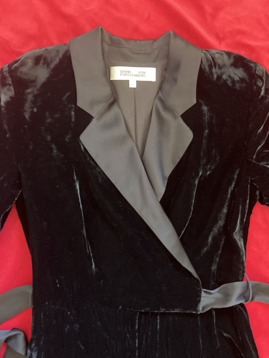 Jumpsuits: DVF Samt Jumpsuit schwarz Grösse 6 – Gebraucht aus Muralto von jac_hkz5 3