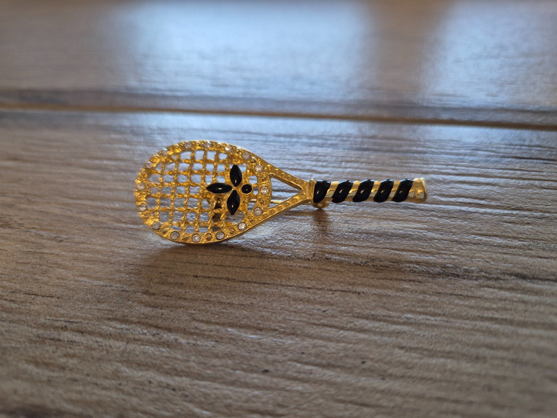 Spille & Fermagli: Brosche Tennisschläger mit Strass        (205) – Nuovo (secondo la descrizione) da Romanshorn venduto da Spinner7