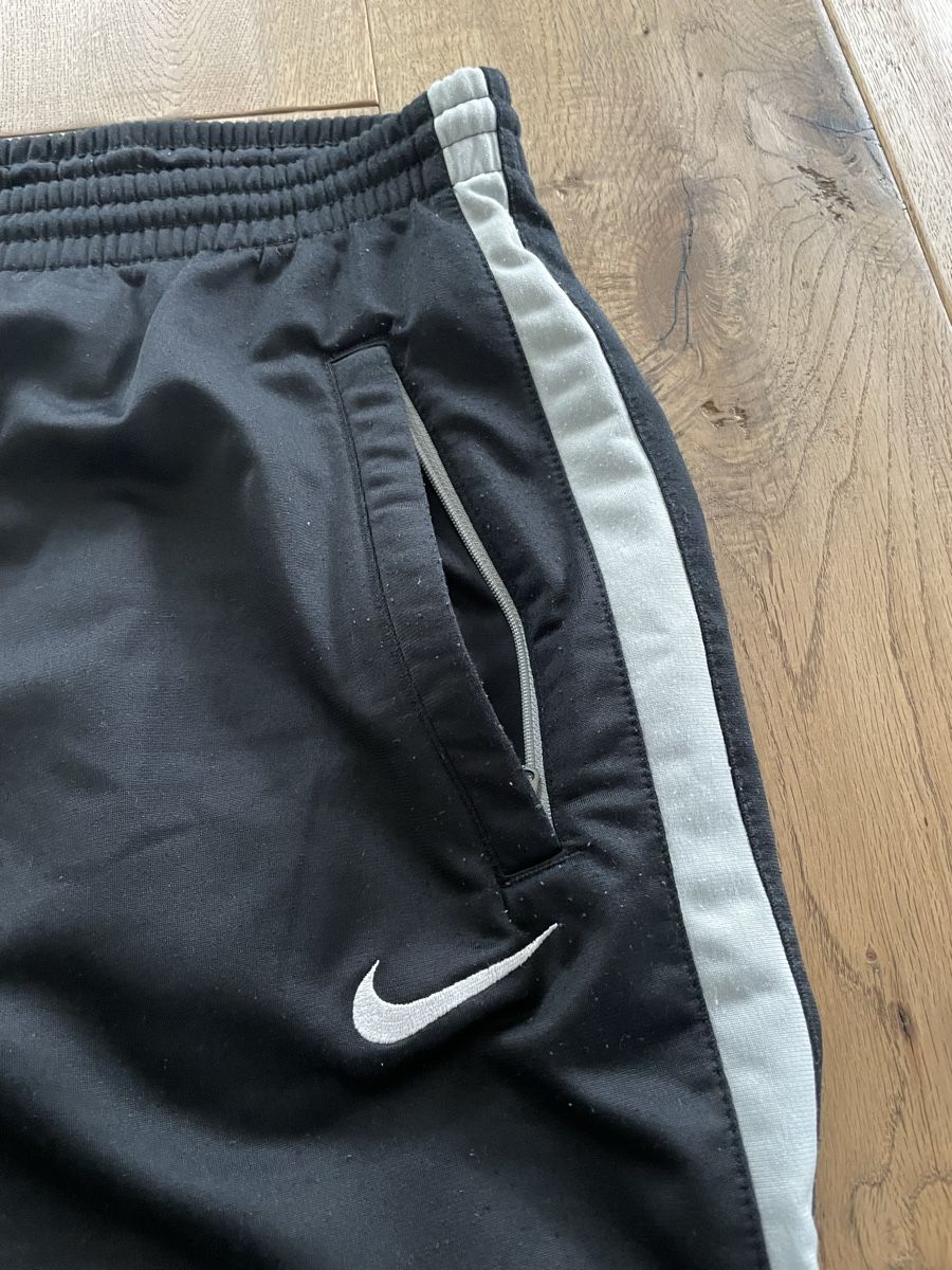 Nike Pantaloni: Nike Trainerhose L – Usato da Sissach venduto da Gaemma 2