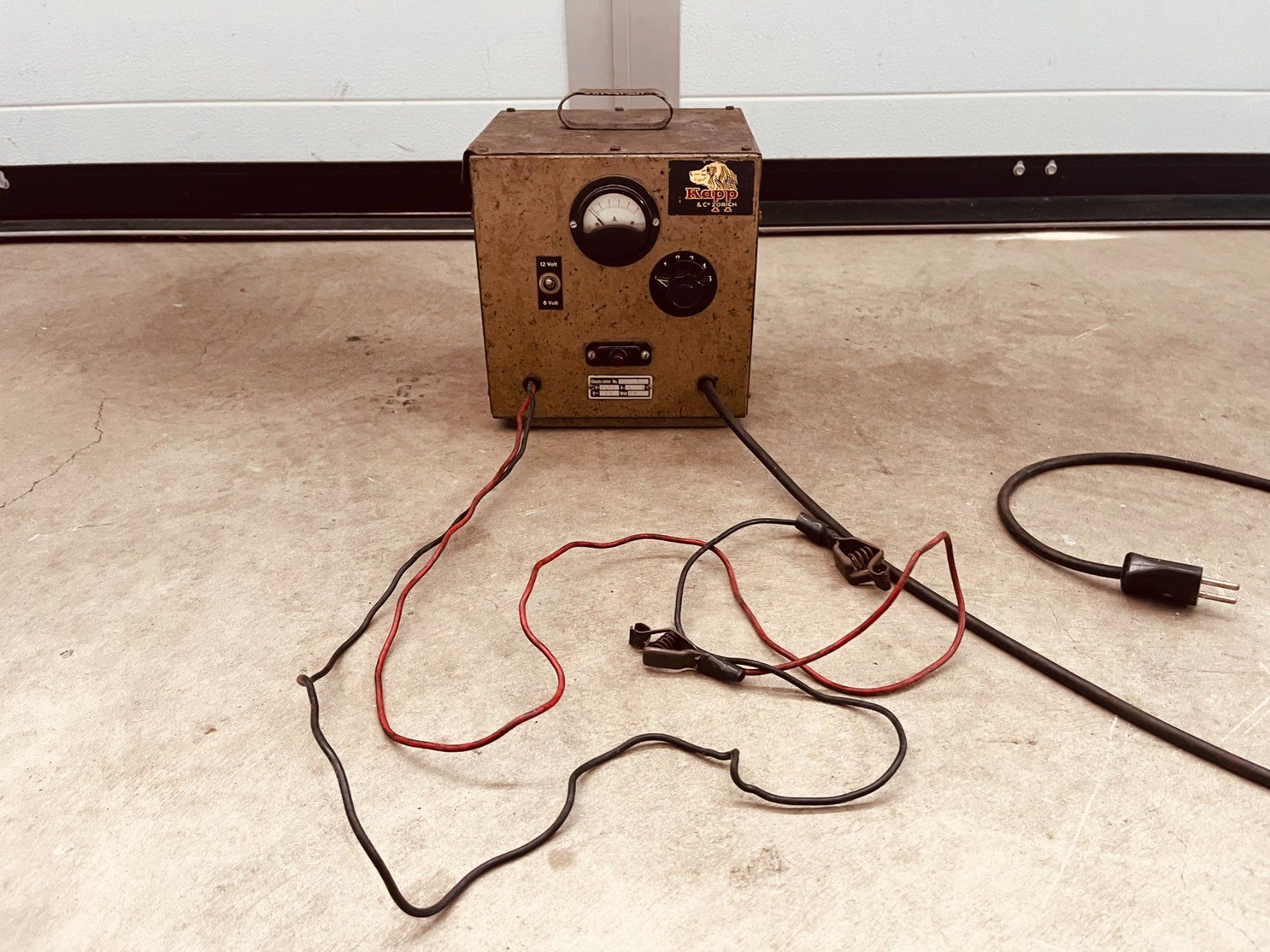 Chargeurs de batterie: Antikes Auto-Batterieladegerät – D'occasion à Remigen par Fazer 3