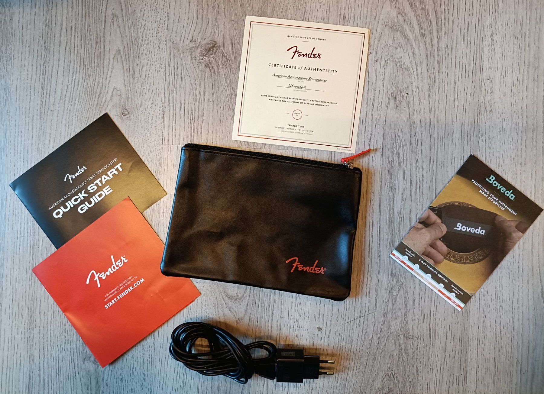 Fender Instruments de musique: Fender American Acoustasonic Stratocaster – D'occasion à Chur par Mur0 7