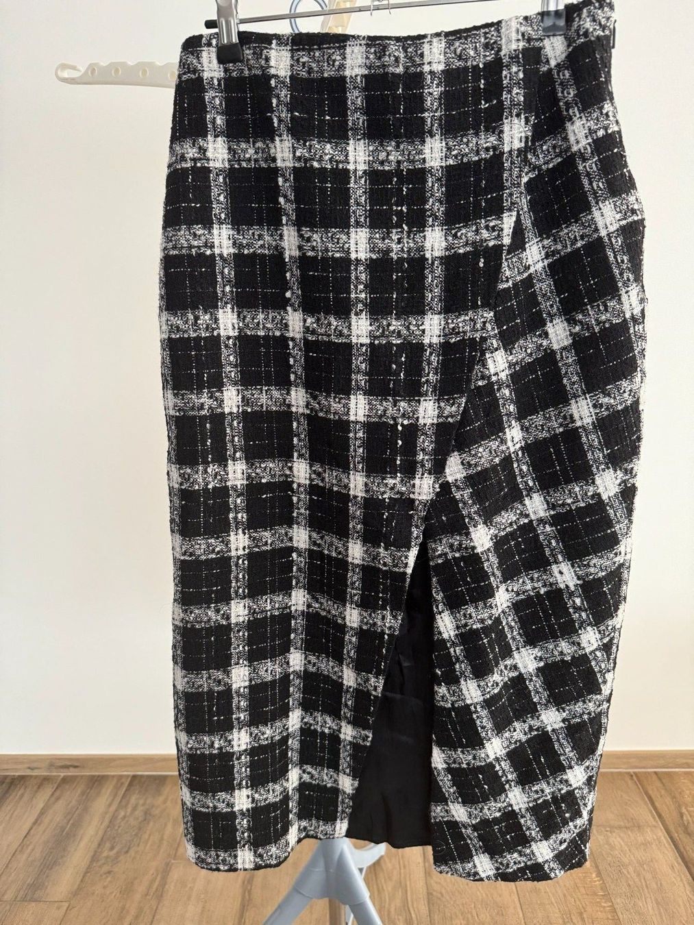 Mango Gonne: Jupe crayon Mango, à carreaux, noir et blanc, taille M – Nuovo (secondo la descrizione) da Vandoeuvres venduto da Zoccoli11 1