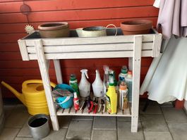 Kleines Hochbeet aus Holz mit Ablagefläche gebraucht
