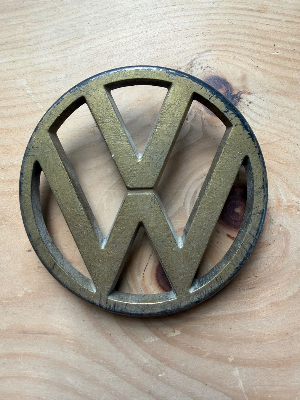 VW Tutti pezzi di ricambio auto: Altes VW Zeichen – Difettoso da Huttwil venduto da Burk3