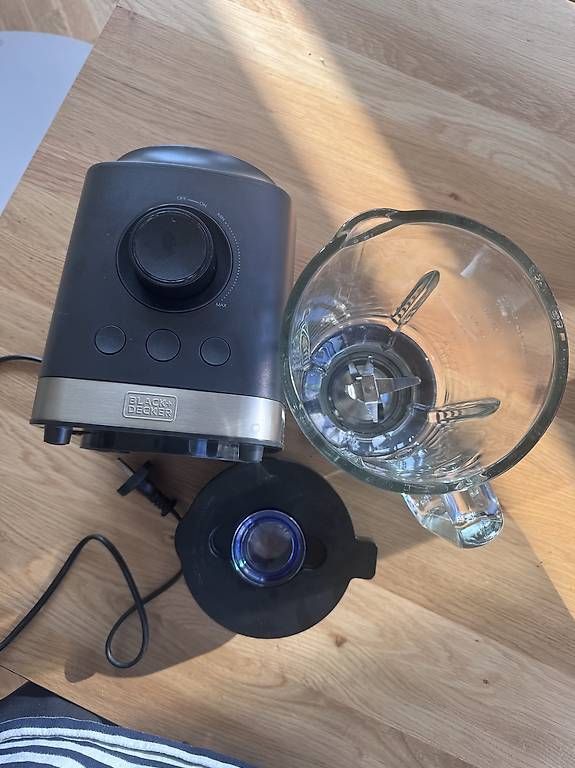 Elettrodomestici da cucina: Black & Decker Mixer (Standmixer) – Usato da Zürich venduto da Barbora.Ko 1