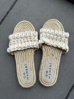 MANEBI Sandalen cremeweiss Muschel Gr. 40