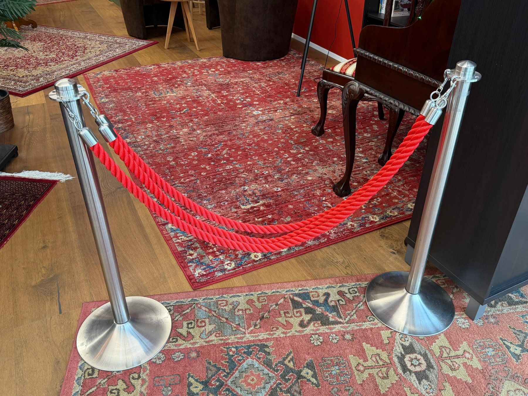 Autres décorations & accessoires: Absperrung - Abstandshalter mit einer Kordel – D'occasion à Olten par antonio.troia