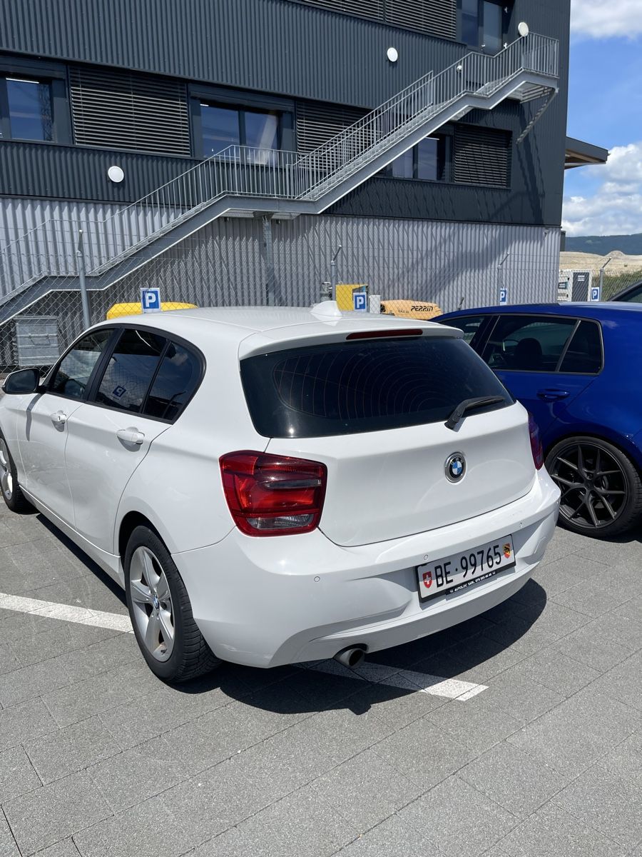 BMW Automobili: BMW 118i MFK 02.2025 – Usato da Safnern venduto da sma_b5q7 1