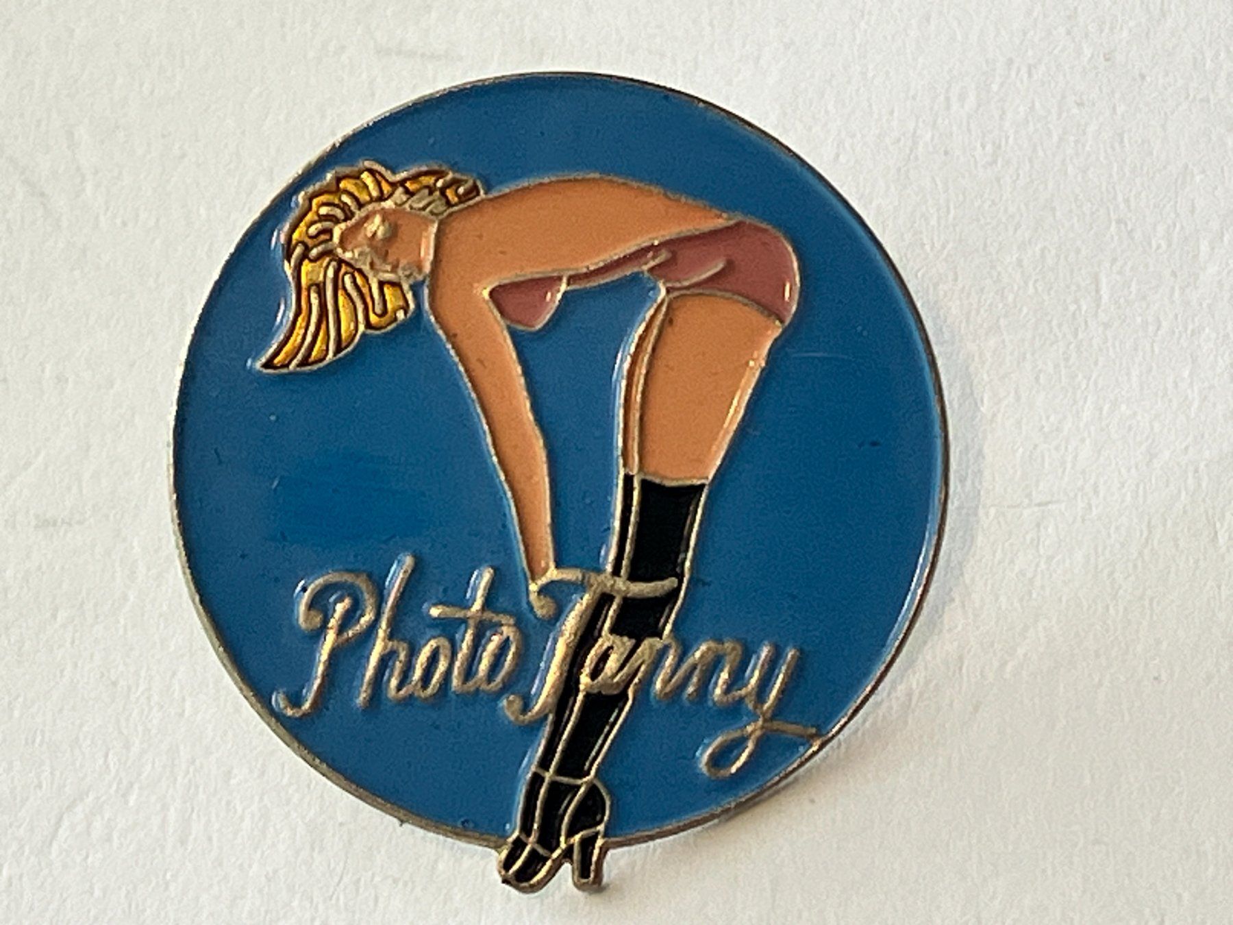 Placchette & Badge: 1 Pin Photo Tanny – Usato da Basel venduto da djwwpp