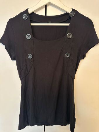 Schwarzes Sommer-Shirt mit Knöpfen (36/38)