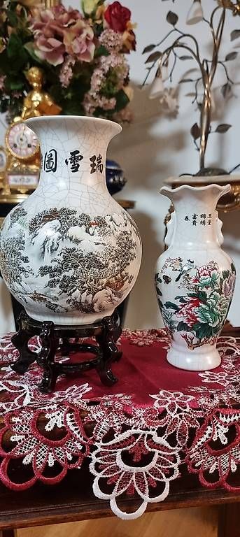 Vasi & Recipienti: 2 chinesische Vasen im Set, plus 1 Holzständer – Usato da Kaufdorf venduto da Nati-Nati