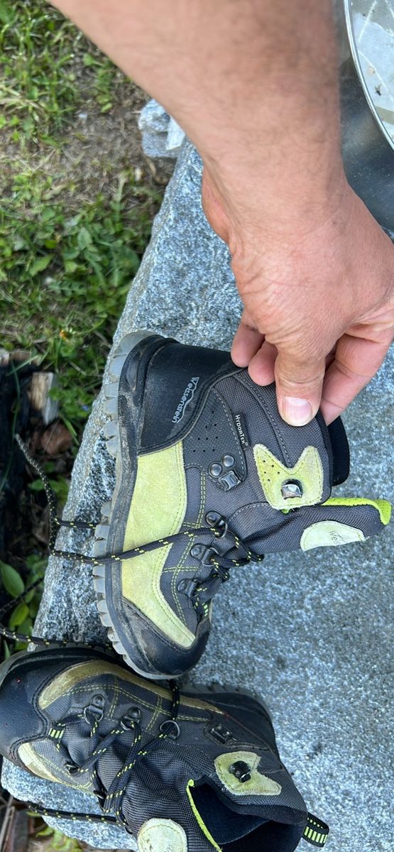 Scarpe per ragazzi: Chaussures enfants tail 32 – Usato da Villars-sur-Ollon venduto da safarte01
