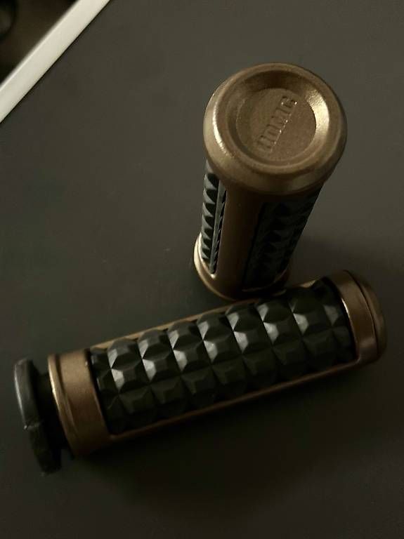 Tutti i ricambio per moto: Dominion Lenkergriffe Harley Bronze – Usato da Dagmersellen venduto da tabula_rasa 3