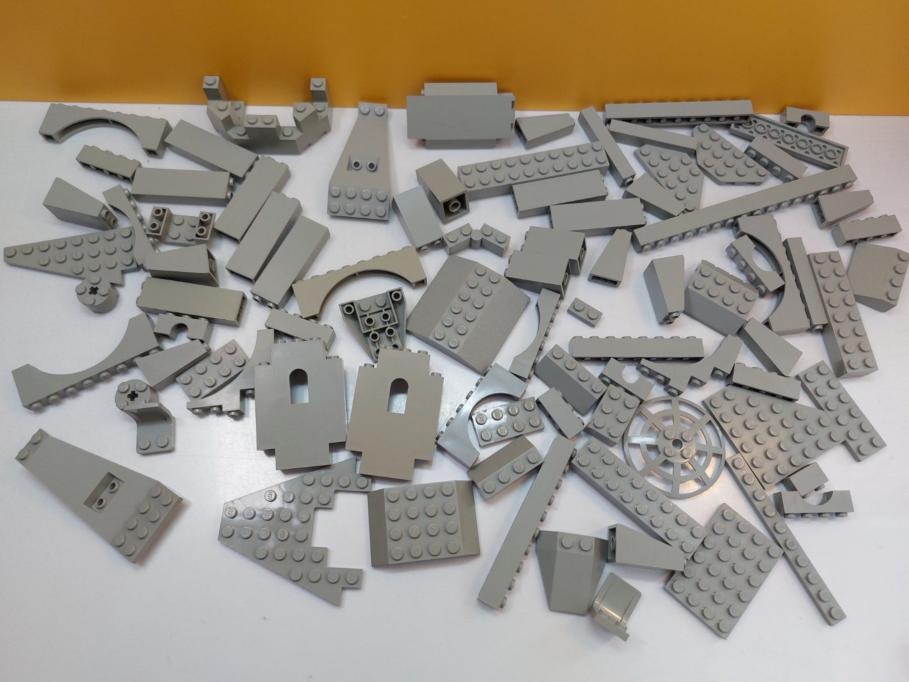 Lego Kit di costruzioni: LEGO System Ersatzteile in altem hellgrau - Farbton – Usato da St.Gallen venduto da TinasBauundSpiel