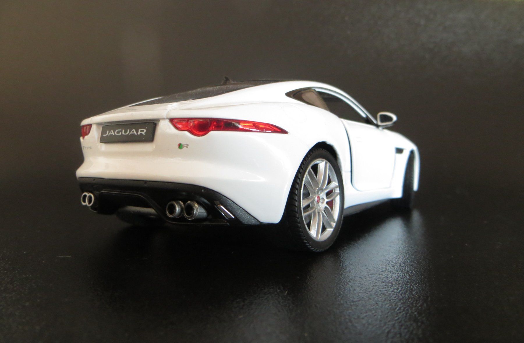 Welly Modellautos: Jaguar F-Type – Gebraucht aus Herisau von Simonalb 1