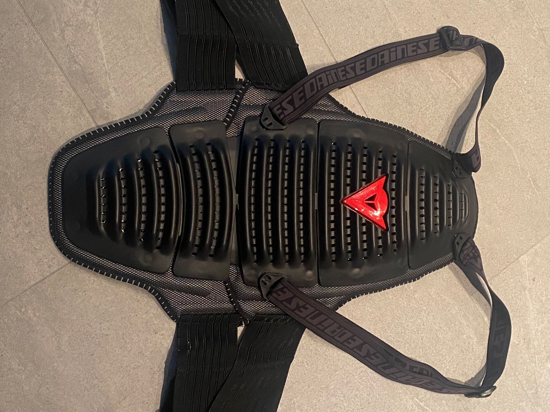 Dainese Protezioni & Imbottiture: Dainese Rückenprotektor D1 WAVE AIR.2 – Usato da Schaffhausen venduto da PatriciaGo