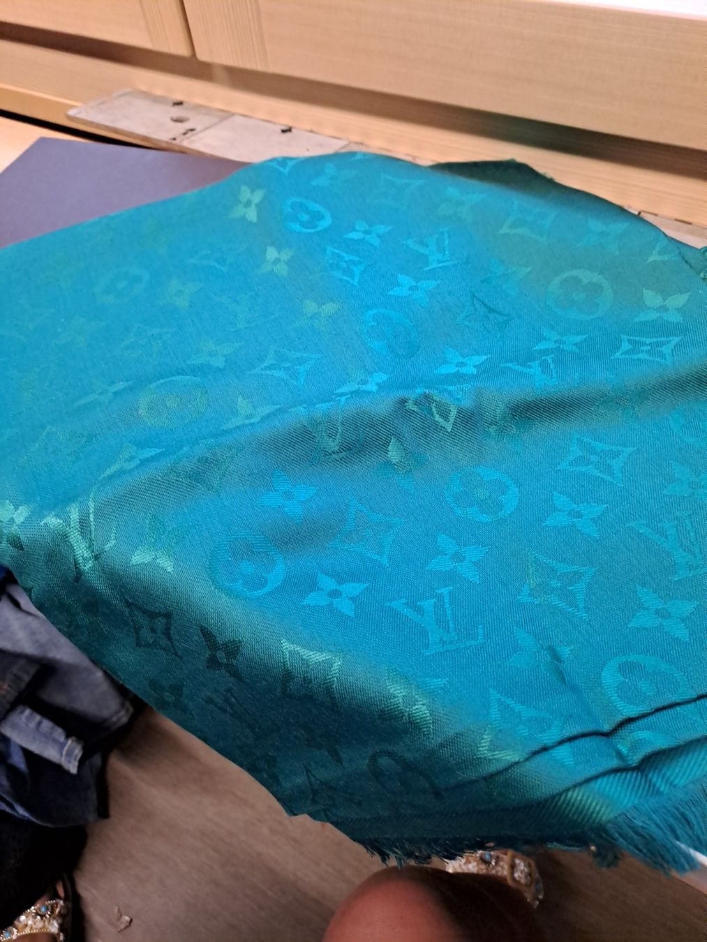 Louis Vuitton Foulard & Sciarpe: Louis Vuitton Seidentuch – Nuovo (secondo la descrizione) da Emdthal venduto da kasira 2