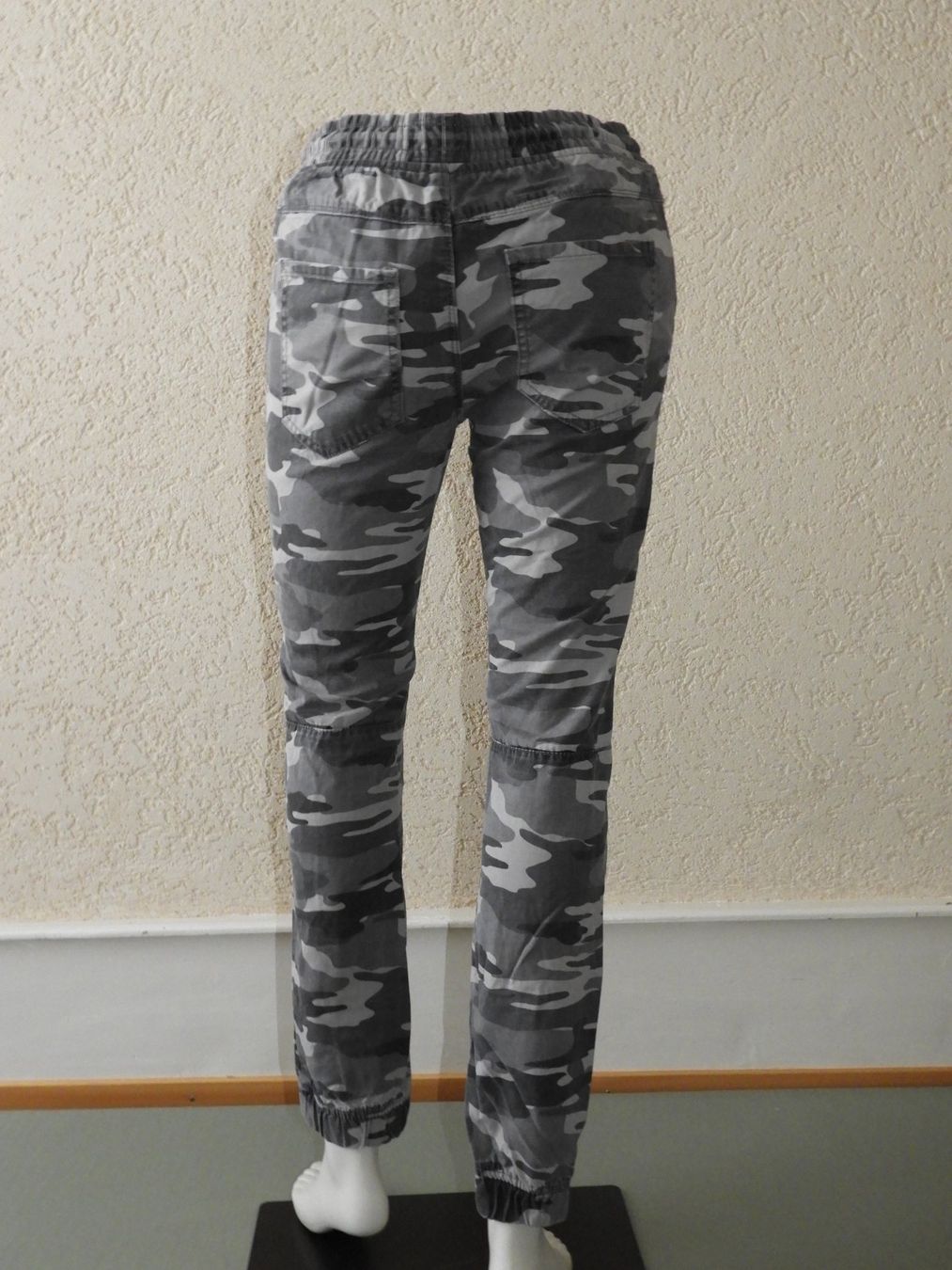 C&A Pantaloni: Pantalon camouflage garçon, taille 158 – Usato da Dombresson venduto da sev_bsb8 2