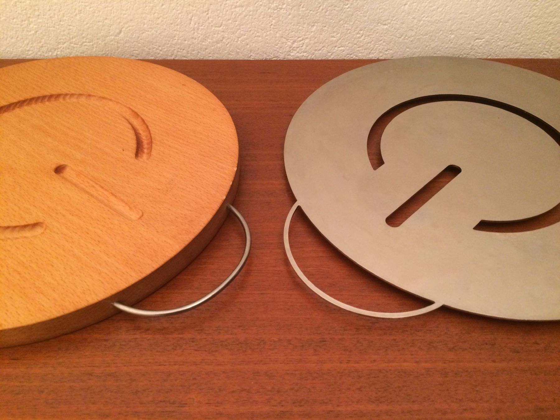 Elettrodomestici da cucina: Power Button Holz Schneidebrett + Edelstahl Untersetzer – Usato da Zürich venduto da Vintagewiesel 3