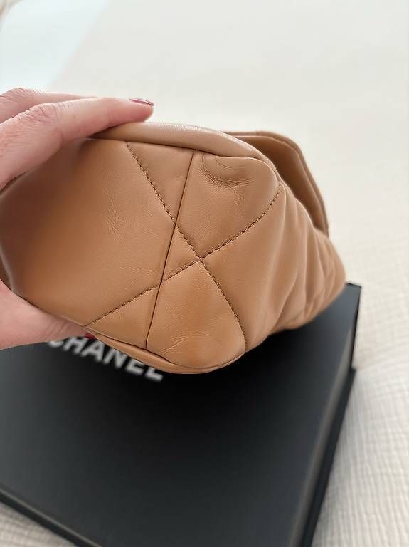 Sacs femmes: Sac CHANEL 19 Camel – Neuf avec emballage d'origine à La Chaux-de-Fonds par kim_6hn7 3
