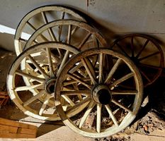 Antike Wagonräder Dekoration 5 Stücke