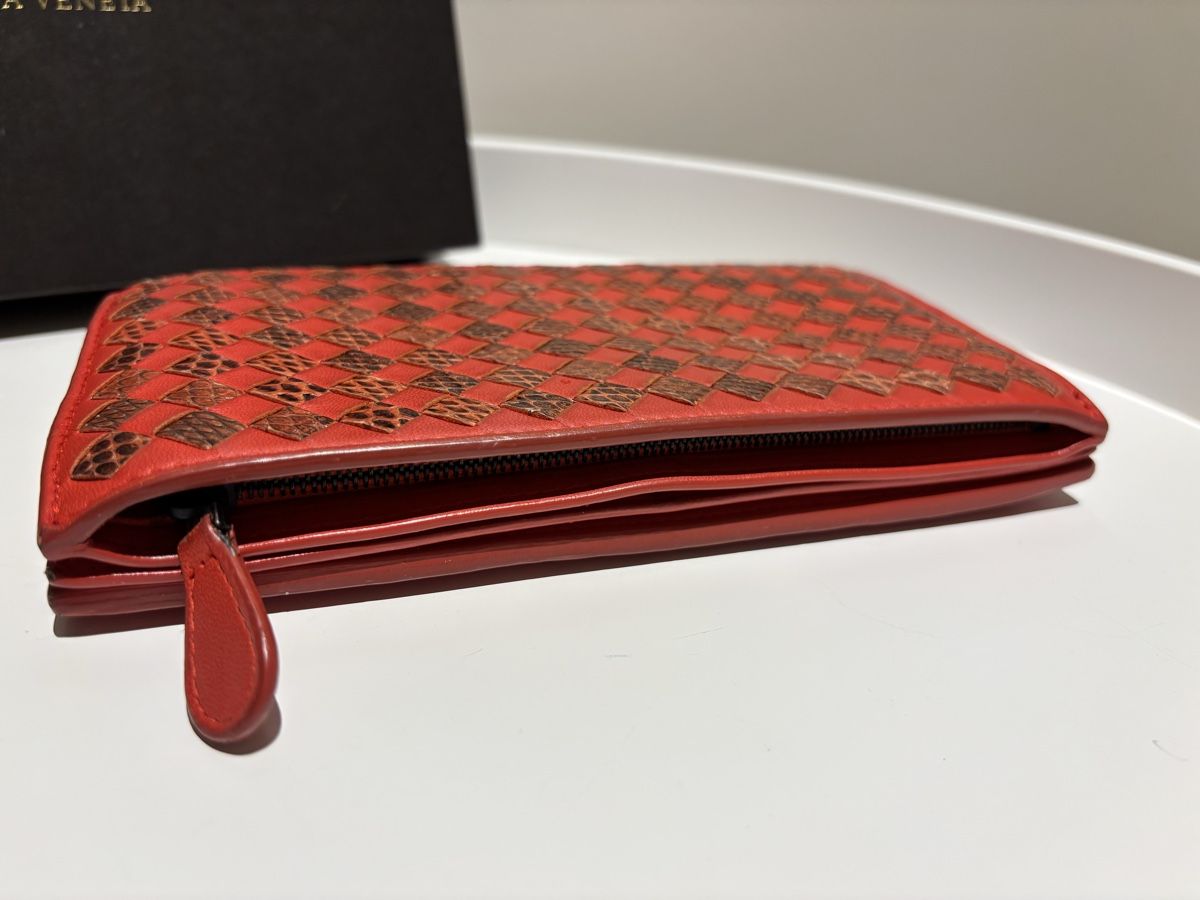 Bottega Veneta Portafogli: Bottega Veneta Limited Edition Intrecciato Red Python Wallet – Usato da Winterthur venduto da Atelier.W 5