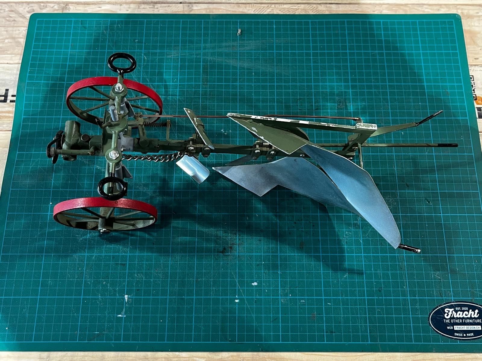 Kit di modellismo & Modellini statici: Schulmodell, Metallmodell Einschar Drehpflug ( Traktor ) – Usato da Luzern venduto da Fracht-Design 2