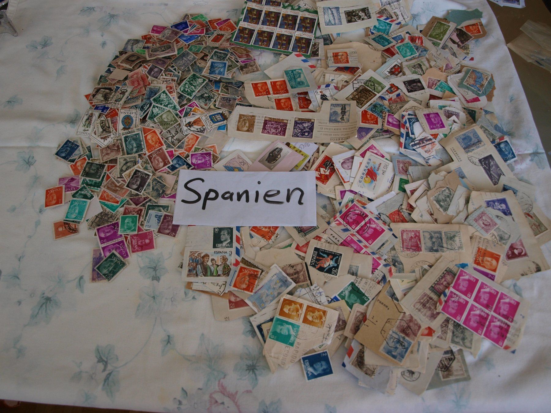 Alle Briefmarken: Spanien ca1500 Marken = 250 g . mit Papier + Abgelöst – Gebraucht aus Aarau von Marcele0