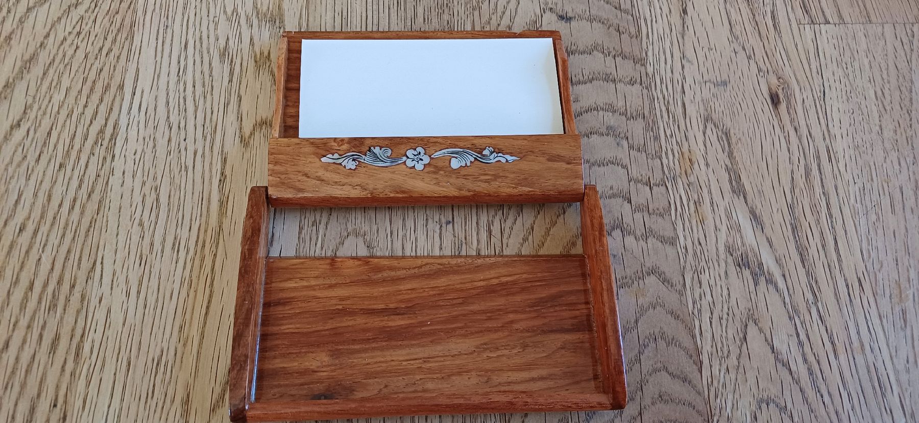 Articoli in legno: Schöne Holzbox mit Perlmut – Usato da Flawil venduto da Pinkmalibu 2