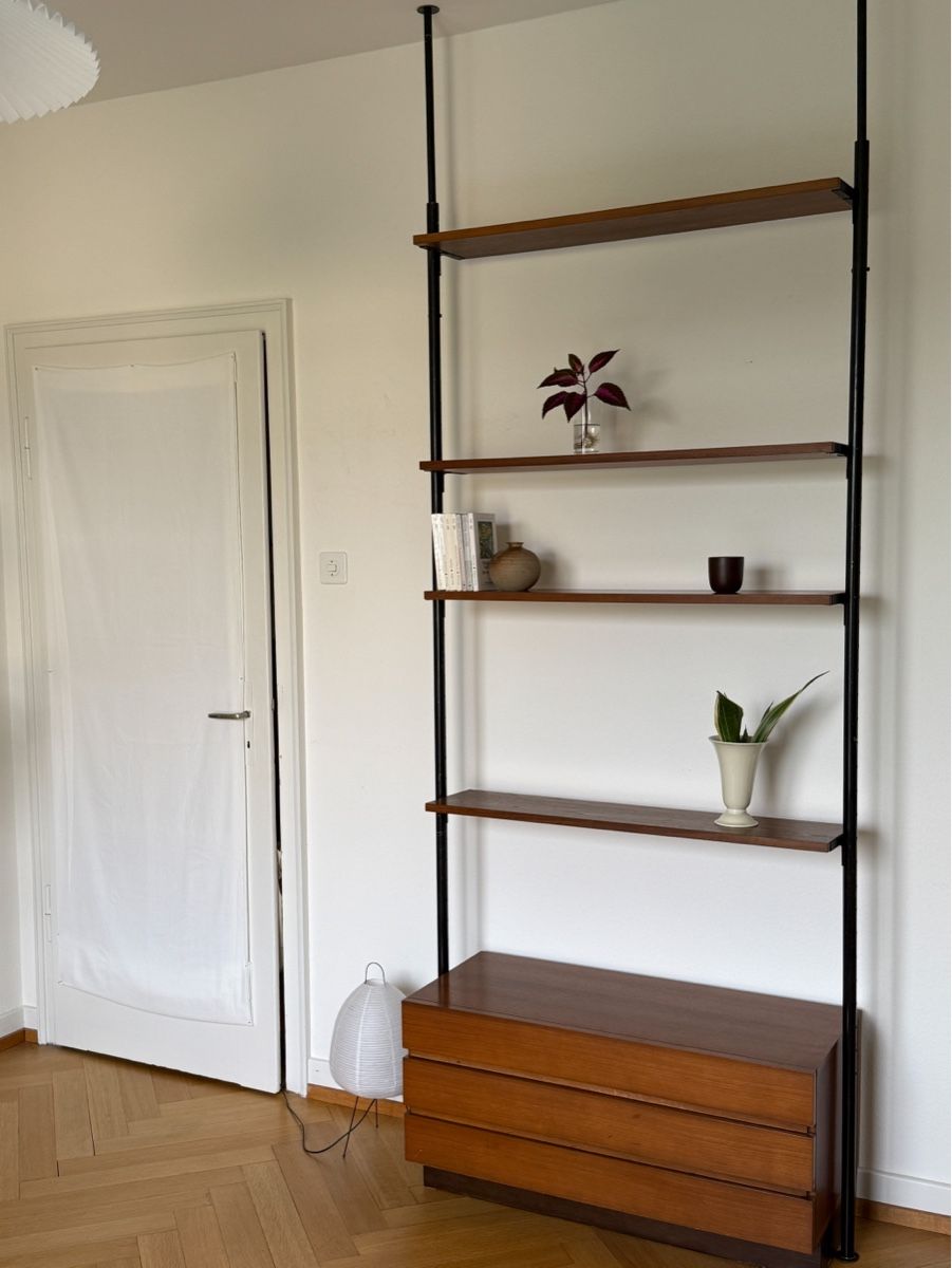 Scaffali: Midcentury Teakholz Teleskopregal – Usato da Basel venduto da Barty 1