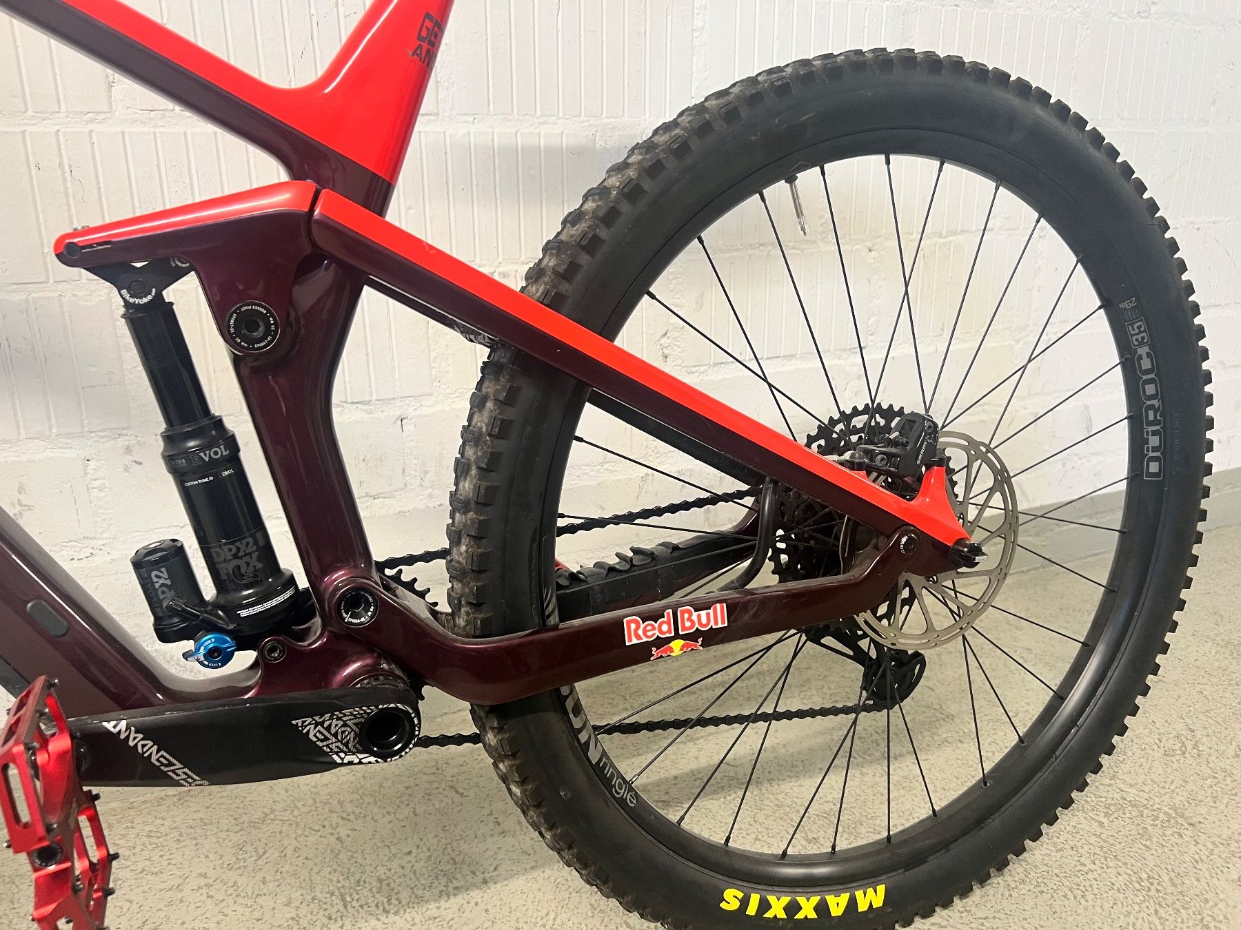 Canyon Biciclette: Mountainbike Canyon Strive CF 5.0 – Usato da Bern venduto da No1e 1
