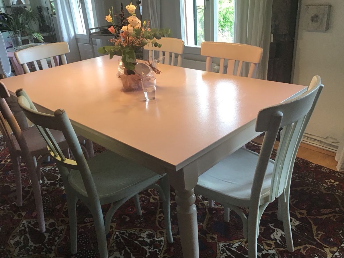 Ikea Set di tavolo e panche: Tisch mit 5 Stühlen  – Usato da Frutigen venduto da Retschina 1