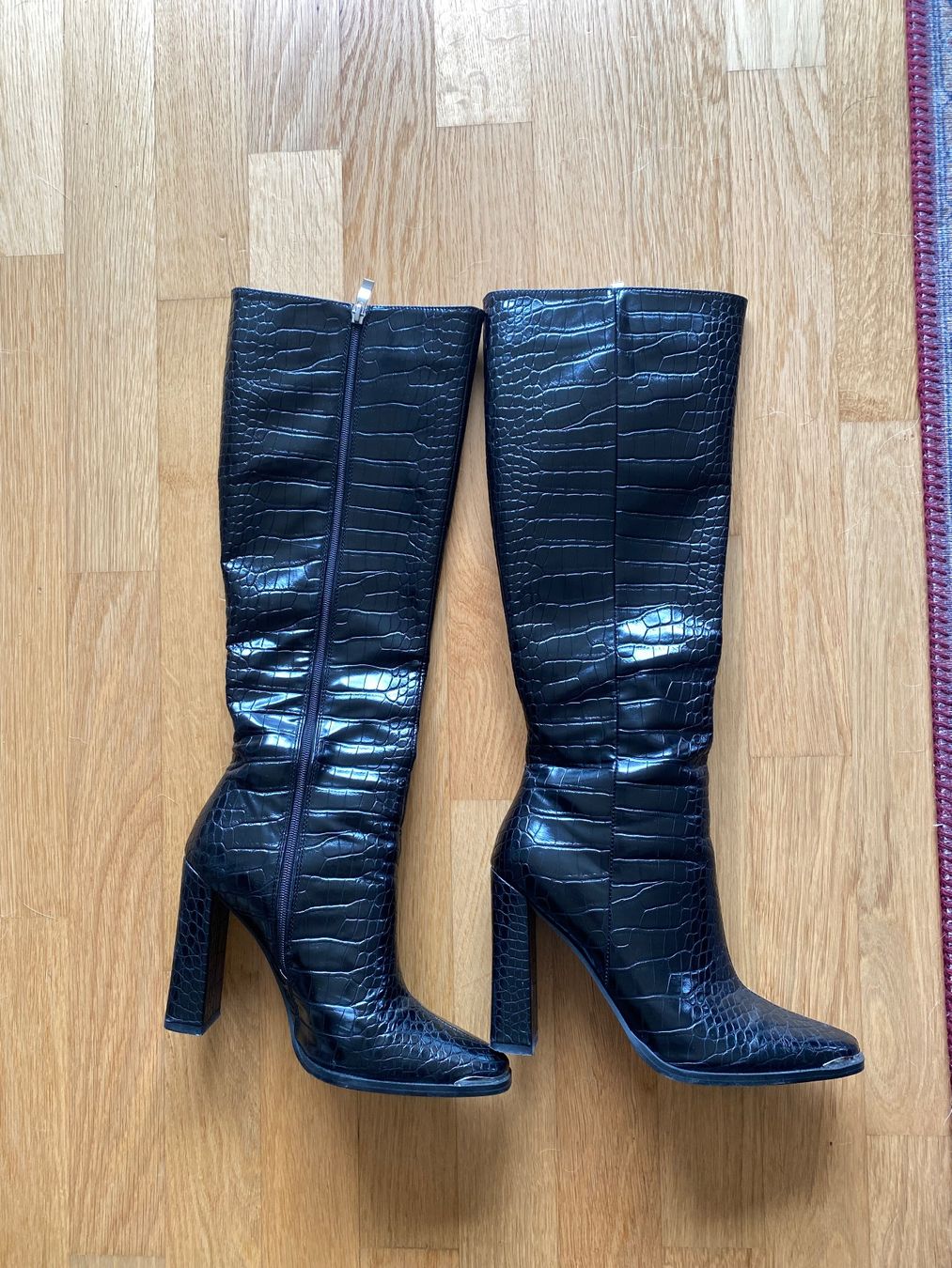 Chaussures femmes: Black Knee High Boots with Block Heel – D'occasion à Zürich par anuccis70 1