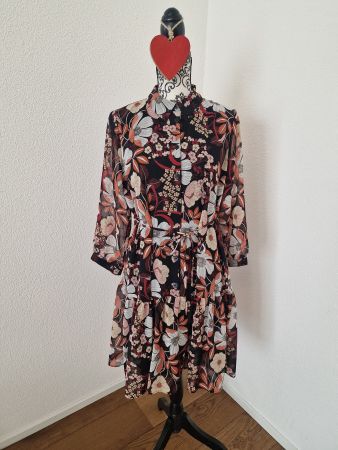 Kleid Blumenmuster mit Gürtel Hallhuber Grösse M 38 wie neu!