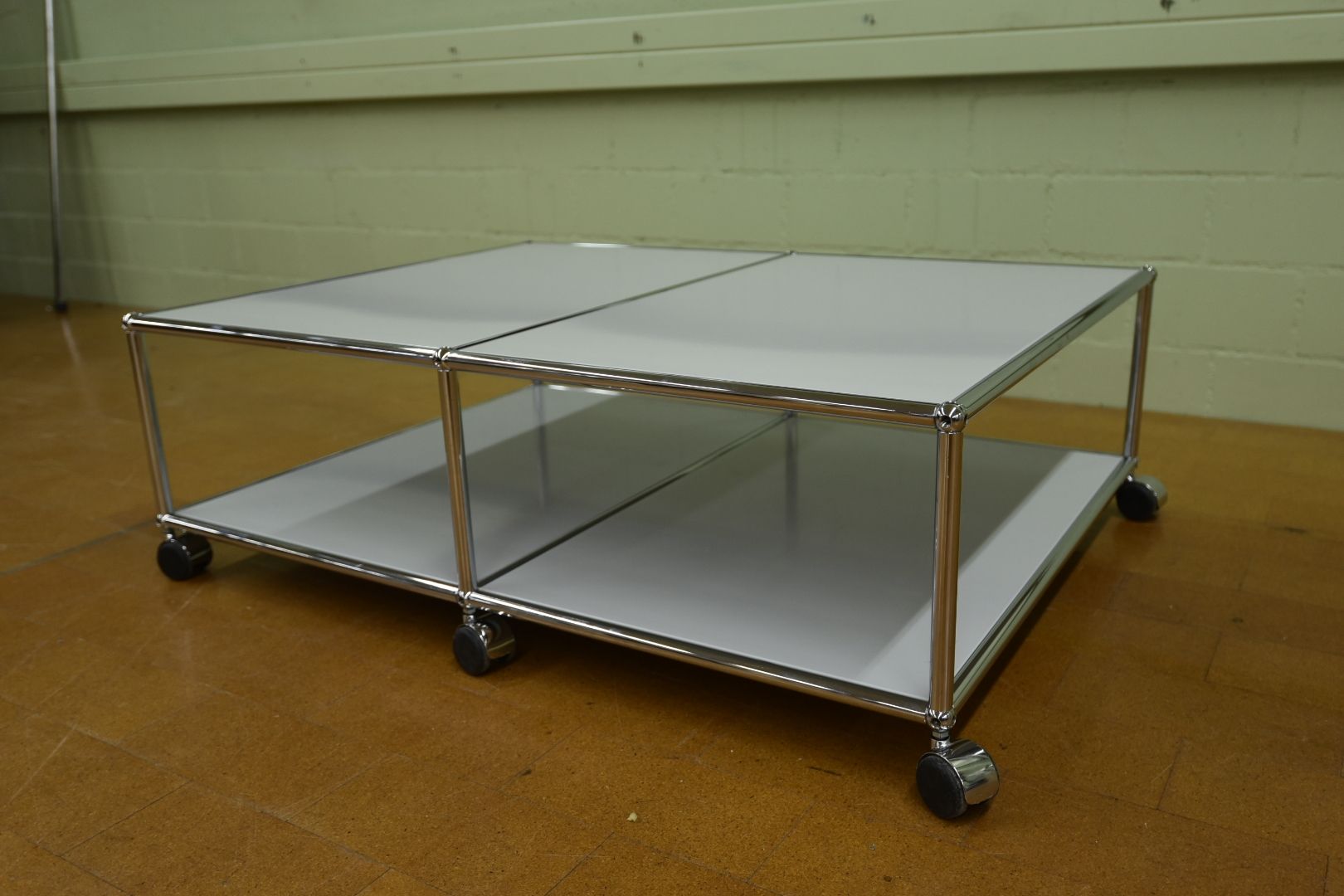 USM Tavoli: Designer Couchtisch USM Haller mit Rollen – Usato da Lichtensteig venduto da Usedinstorecom 4