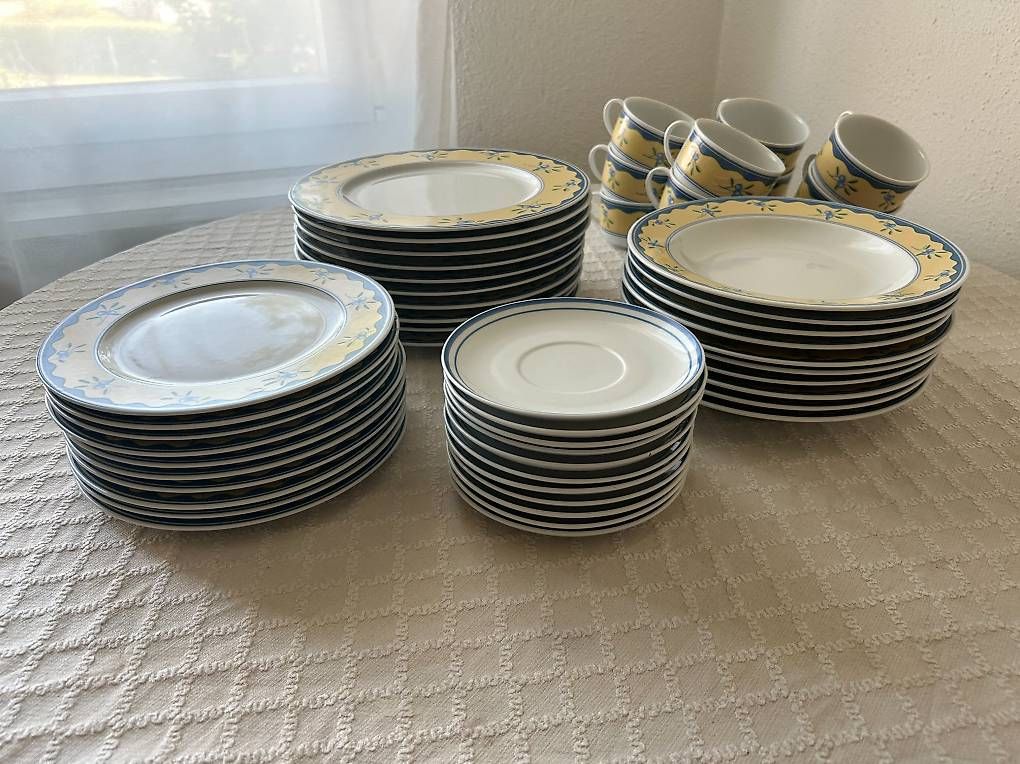 Set di piatti: Vintage Essgeschirr Set 53 Teile – Usato da Bütschwil venduto da Mariia_Ch221 2