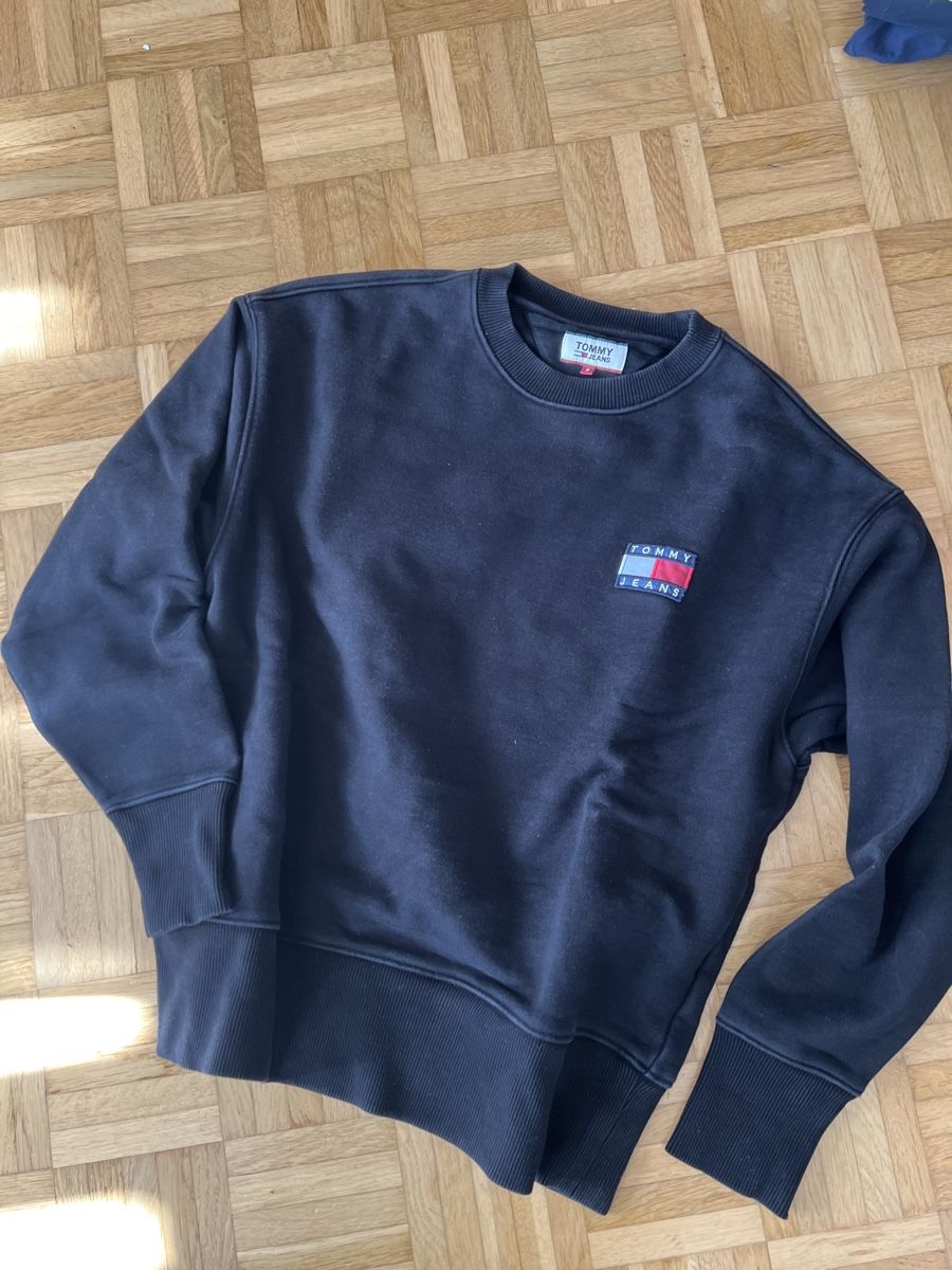 Tommy Hilfiger Pullover & Sweatshirts: Tommy Jeans Pullover Gr. S , Dunkelblau,  guter Zustand – Gebraucht aus Oberwil BL von Zenga60