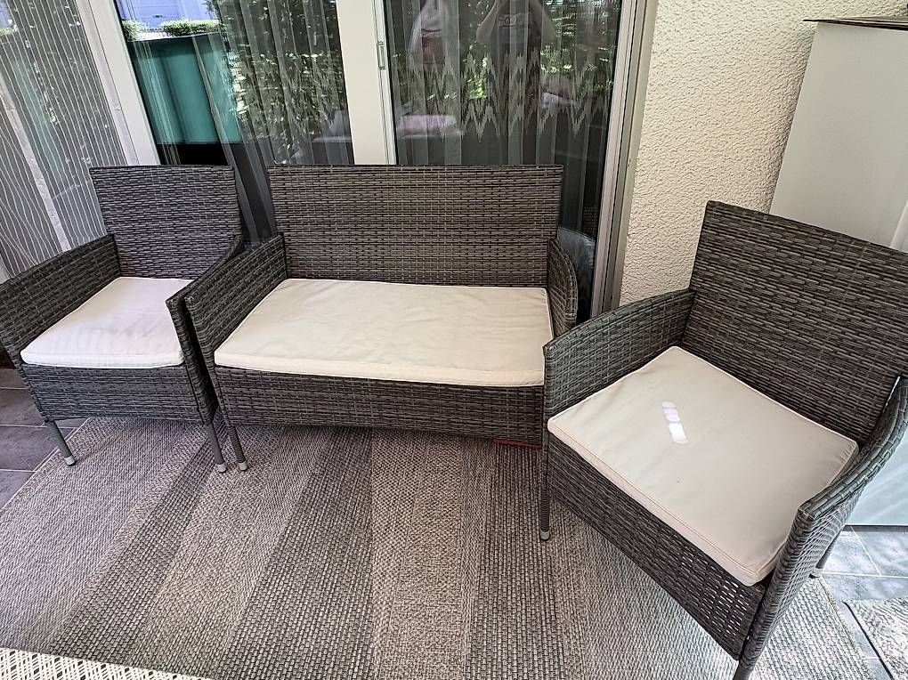 Set de table et chaises: Garten möbel set  – D'occasion à Sennhof par vafko