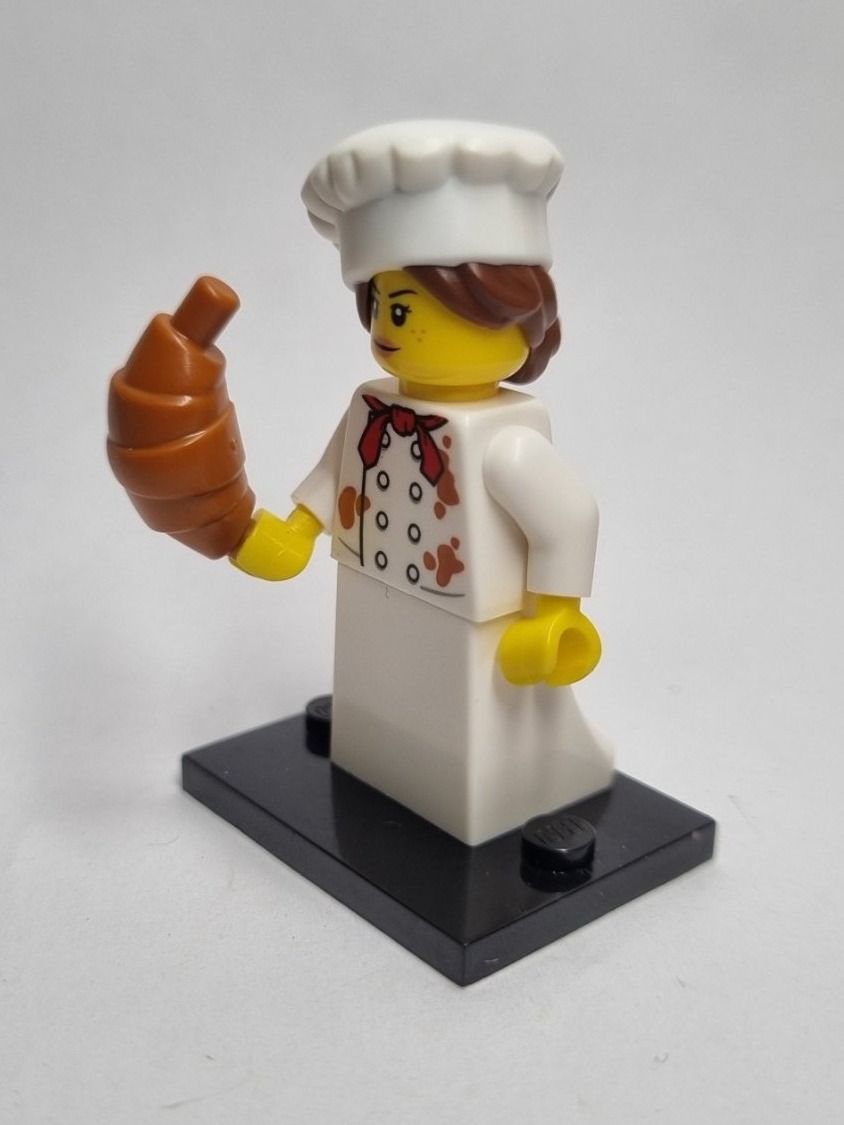 Lego Kit di costruzioni: LEGO BAM Late 2023 Baker with Croissant – Nuovo (secondo la descrizione) da Basadingen venduto da NekoBricks 2