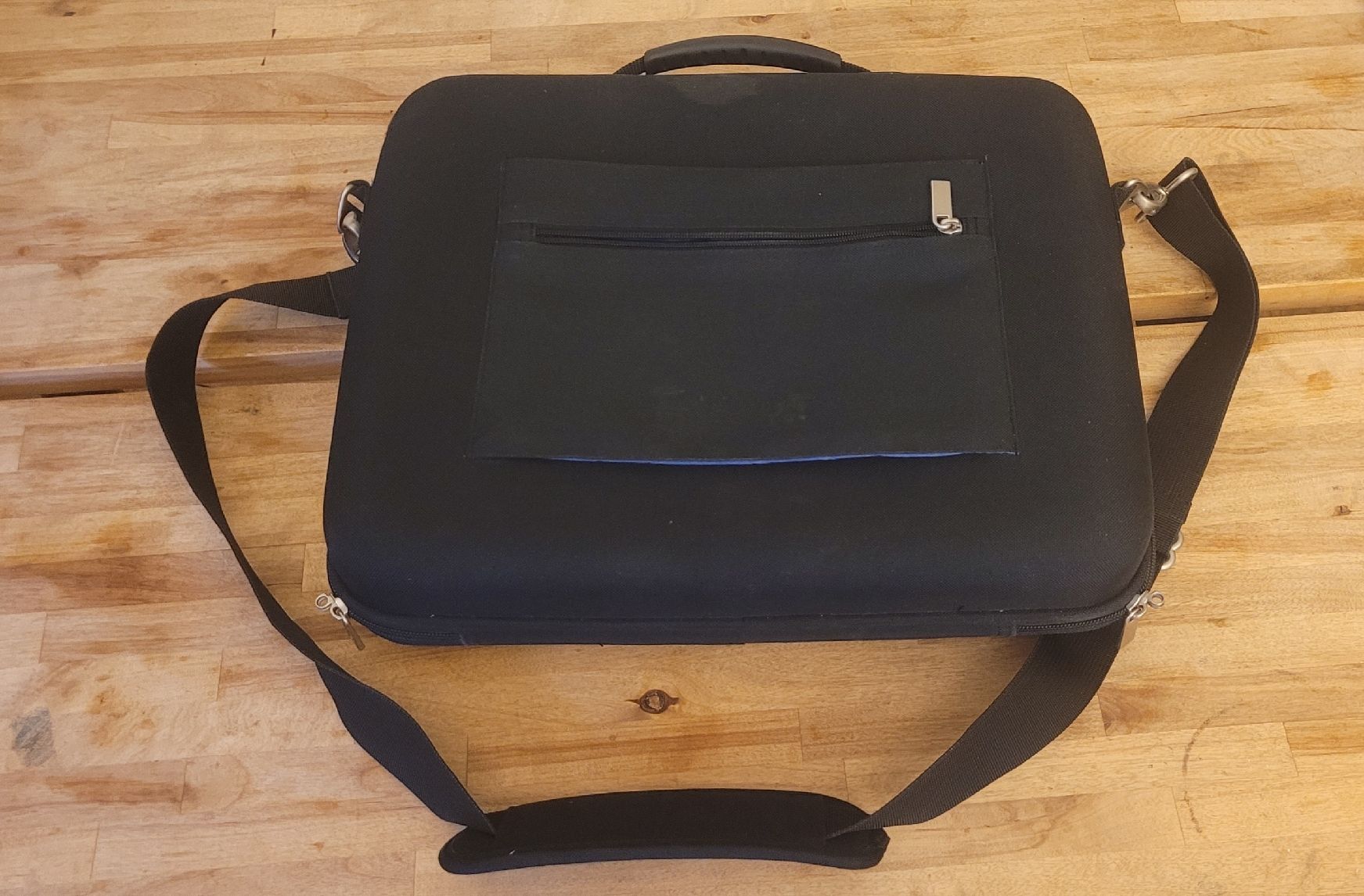 Ikea Valises & Sacs: Mallette ordinateur portable noir ikea – D'occasion à Genève par uneautresaison 3