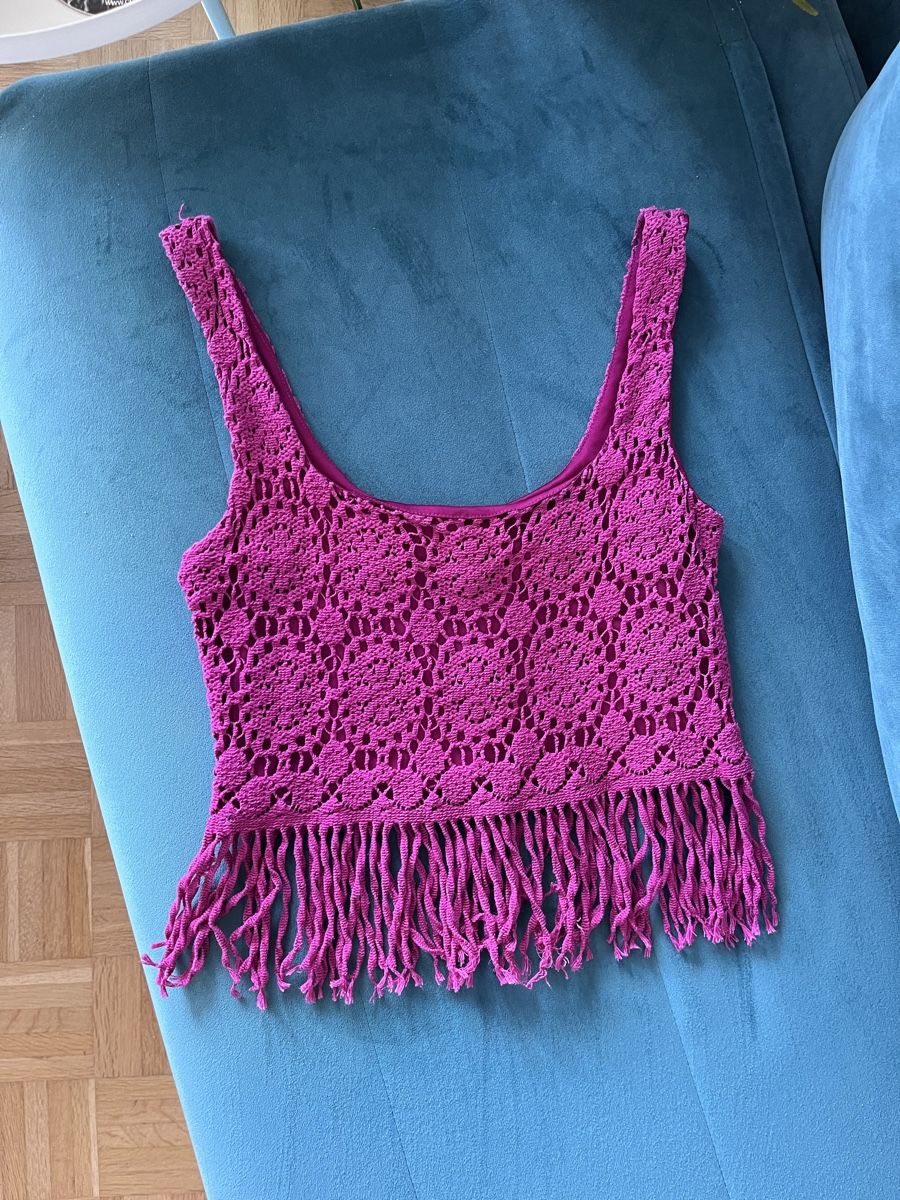 Top: Pink crop top TS – Usato da Lausanne venduto da jen_jeon