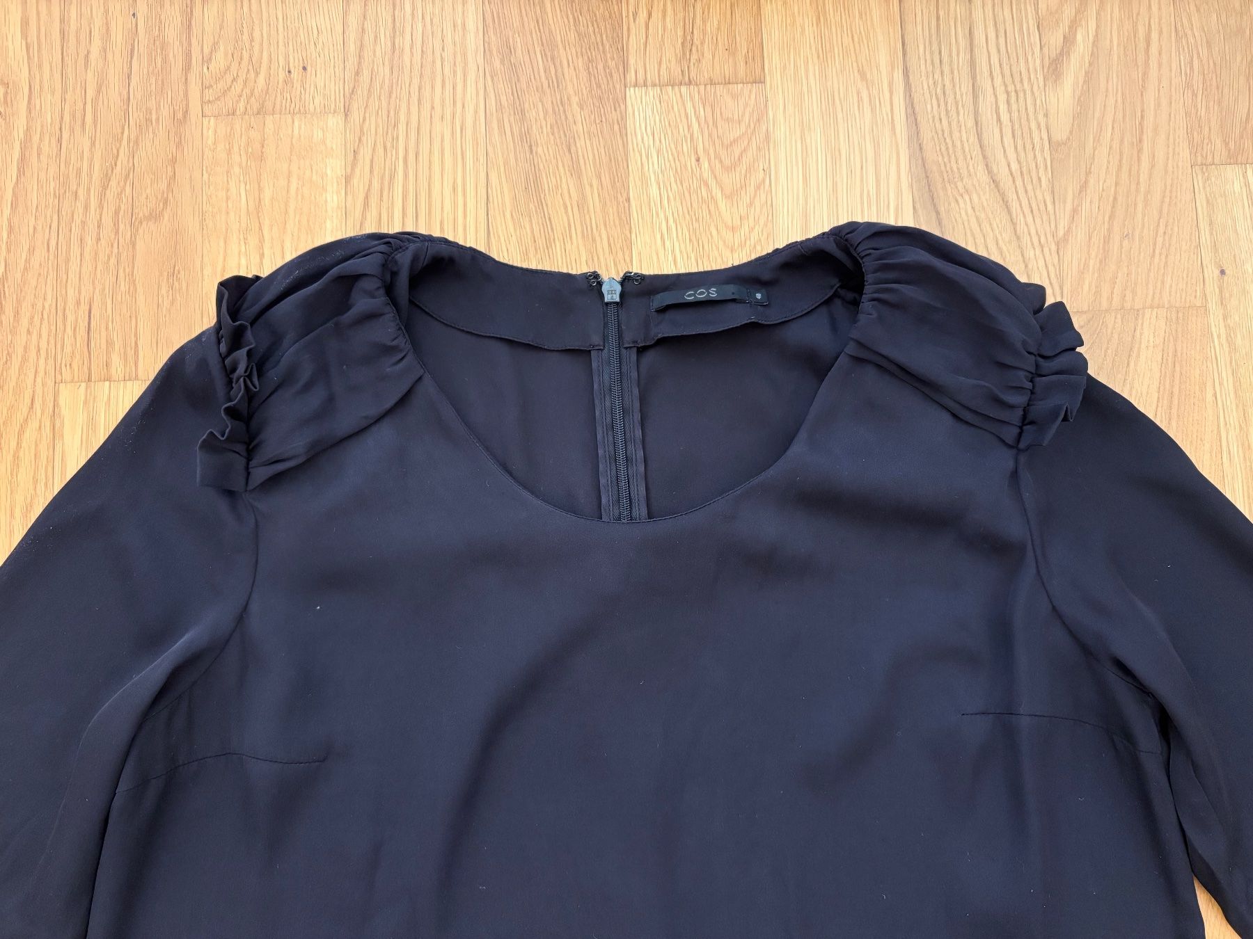 Cos Chemisiers: COS - Seidentop/-bluse in Schwarz, Grösse 40 – D'occasion à Zürich par cassandra1504 1