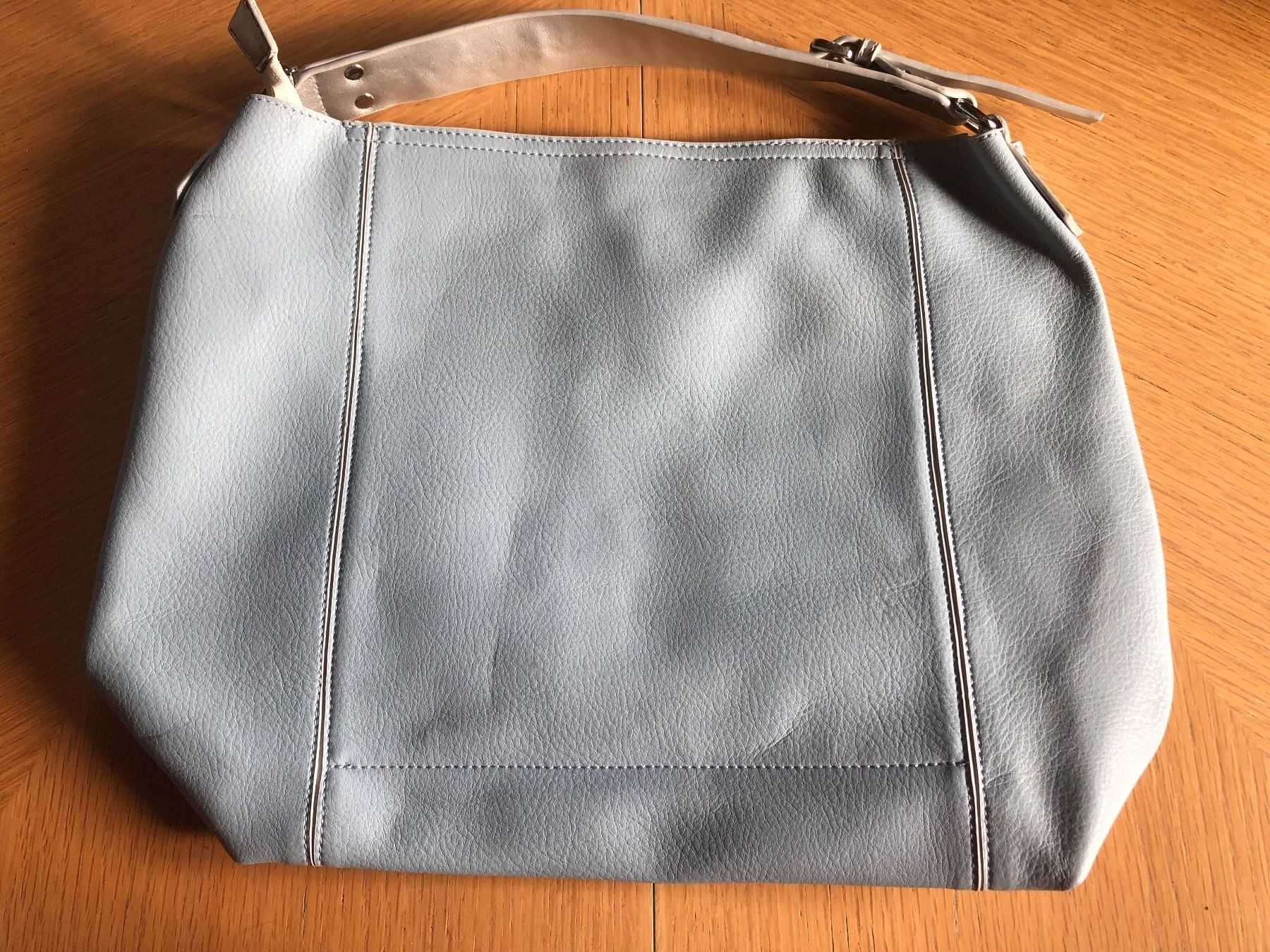 Borse da donna: Stylische Damenhandtasche hellblau/weiss/silber – Usato da Schübelbach venduto da Dolly990_2 1